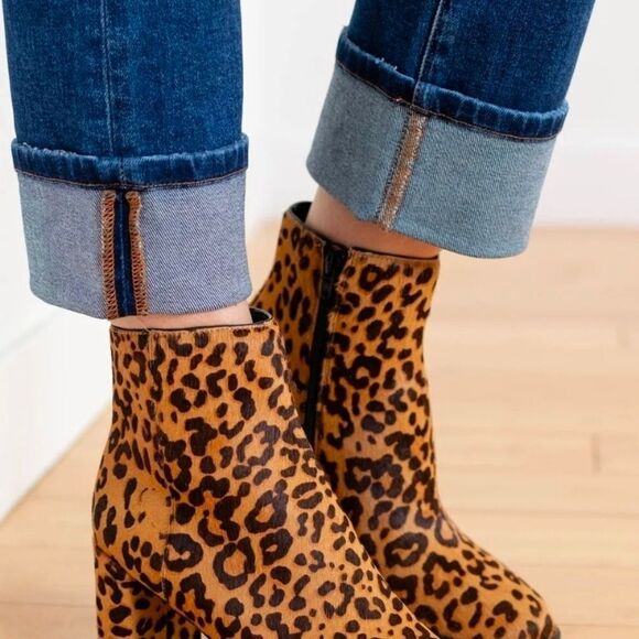 NWT-Steve Madden Leopard Jozie Print Heeled Boots - Picture 3 of 14
